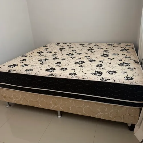 Cama King Size 
