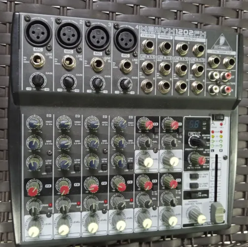 Mesa Beringuer xenyx 1202 fx