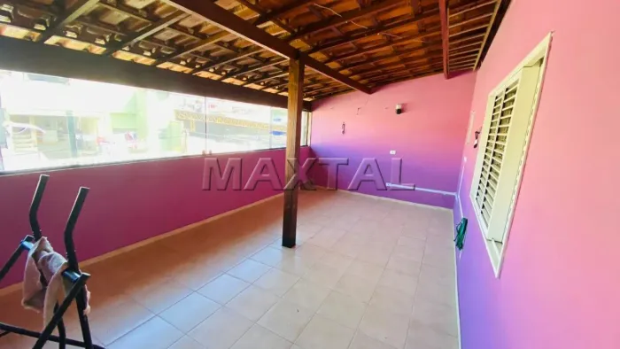Casa com 4 quartos sendo 1 suite 2 sala vaga pra 4 carro com churrasqueira e fogão a lenha