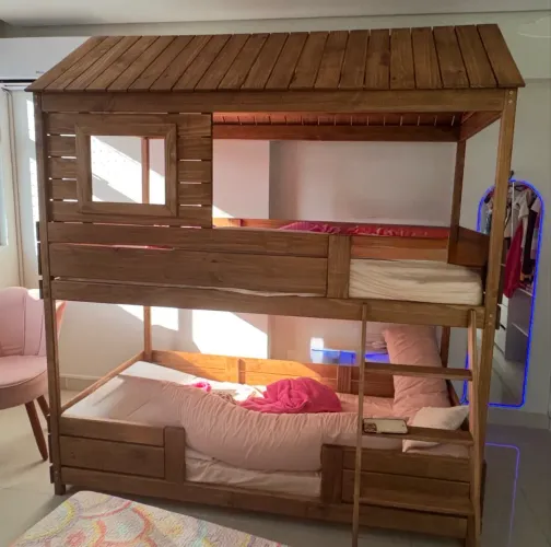 Cama beliche em forma de Casa