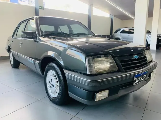 Chevrolet Monza Classic SE 2.0 /mpfi E EFI 2P E 4P 1990