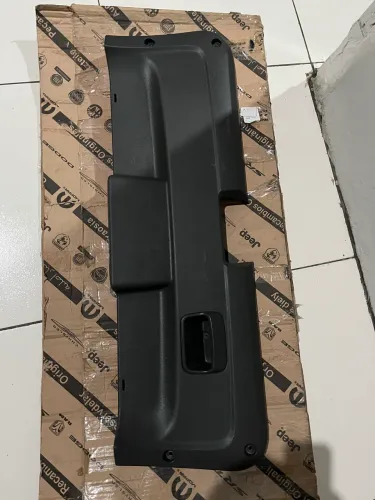 Acabamento interno porta mala Fiat Punto 2008-2012