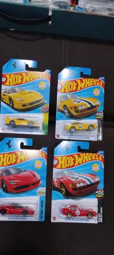 Hot Wheels Ferrari 2025 - F40 / 365 GTB4 / SF90 - Novos na cartela