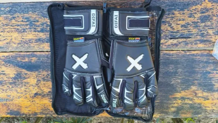 Luva de Goleiro Profissional