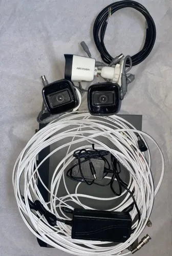 Kit com 3 câmeras internas de segurança e VDR com entrada para 4 câmeras