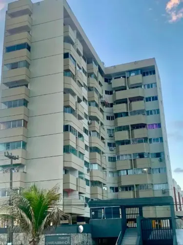 Vendo EDF. MAISON CHATEAUBRIAND SENDO QUARTO & SALA na BEIRA-MAR