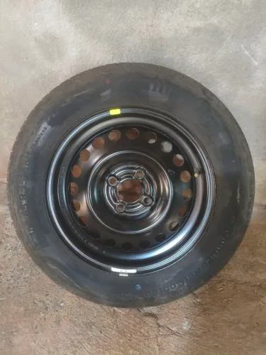 Vende se roda aro 15 montada pneu 185/65/15 continental