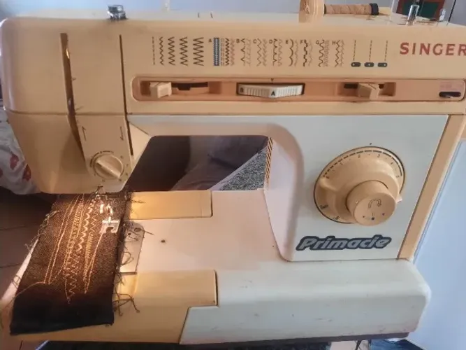 Máquina de costura Singer