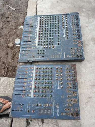 Mesa de audio yamara 16 canais e outra 12 canais as duas R$400 f. *