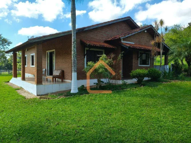 Sítio com 3 dormitórios à venda, 30000 m² por R$ 750.000,00 - Sitio - Silvianópolis/MG