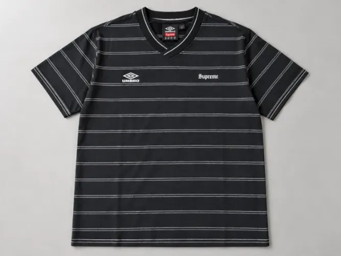 Camiseta Supreme x Umbro Preta Listrada Tam. M - Nova (Sem Etiqueta)