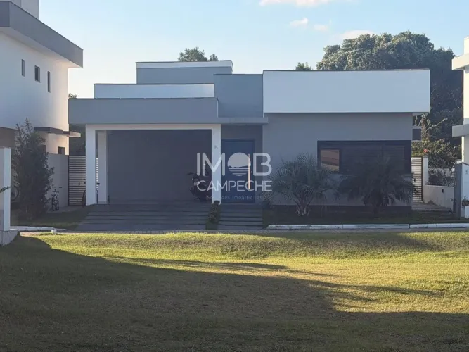 Casa térrea, 3 dormitórios em condomínio fechado no Campeche - Florianópolis