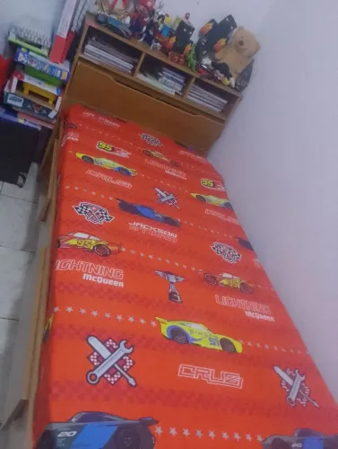 Vendo cama solteiro com auxiliar e baú 