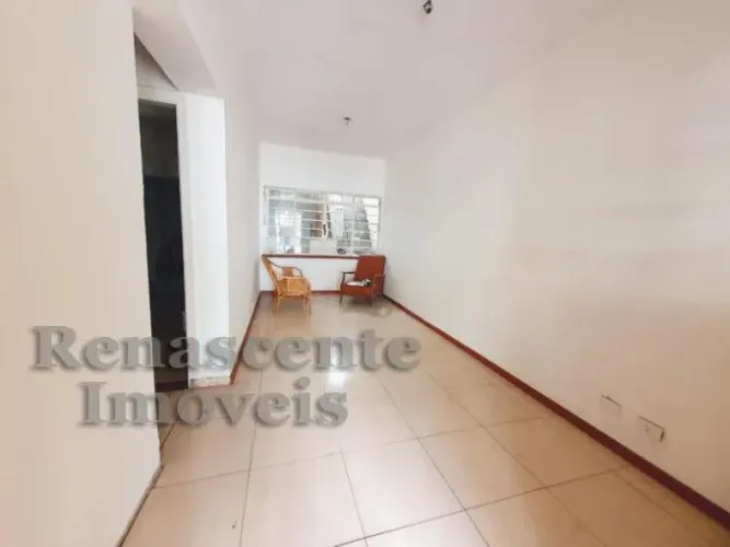 "Venda Imperdível: Sobrado de Três Quartos com Ótima Localização em Santo Amaro."