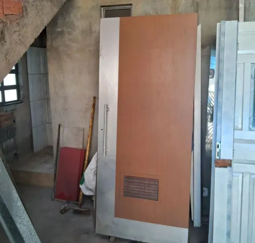PORTA DE MADEIRA 2,10 X 0.90