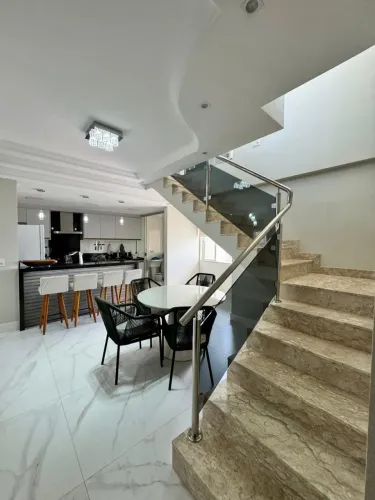 Duplex para venda tem 180 metros quadrados com 3 quartos em Calhau - São Luís - MA