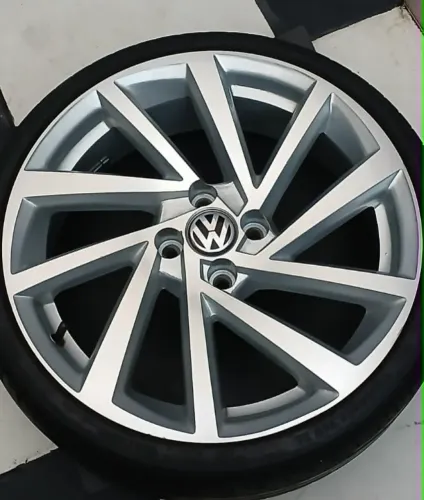R-Seven aro 17 tala 6 furação 4x100 c/ pneus 185/35