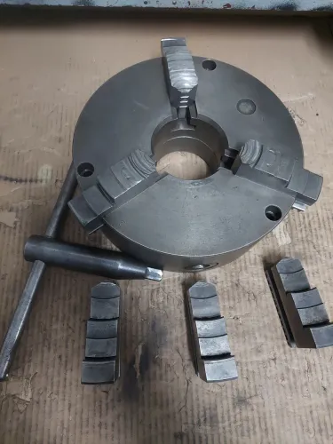 Placa de torno tres castanhas de 10 polegadas usada