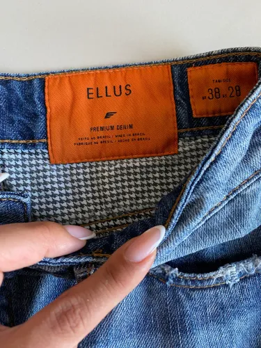 Saia jeans Ellus estilosa com recorte diferente feminina evangélica modesta