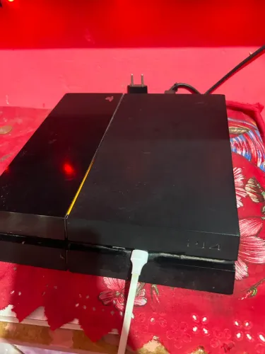 Vende-se ps4 fat 500gb
