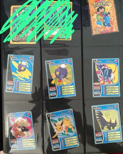 36 cards games de POKEMON em 2 colções diferentes- 14 cards azuis e 22 amarelas
