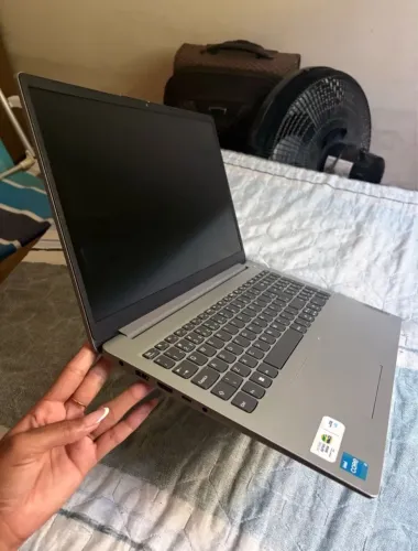 Notebook Lenovo IdeaPad 15IAU7 - Excelente Estado