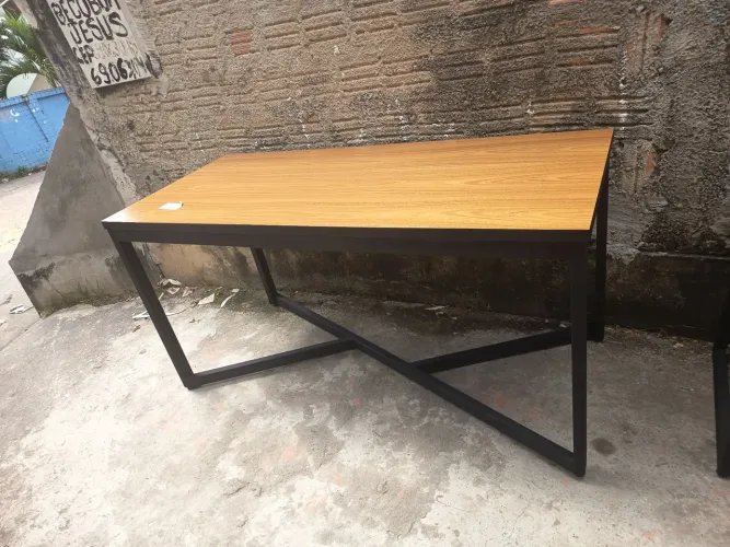 Mesa com desaner pra sala de jantar