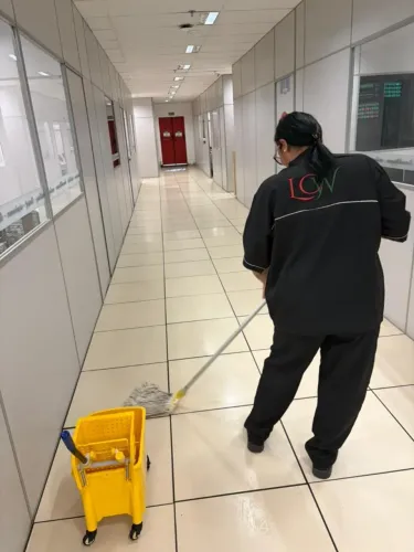 VAGA DE EMPREGO - AUXILIAR DE SERVIÇOS GERAIS 