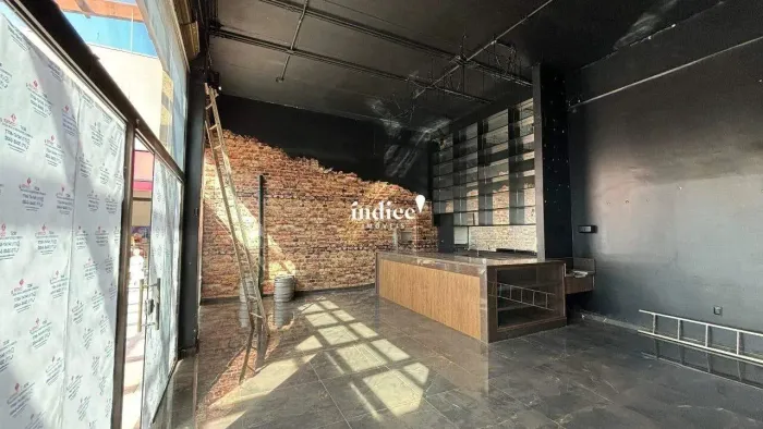 Sala Comercial no Bairro Jardim Guaporé, 94 vagas, Best Center