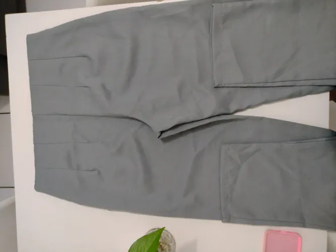 Calça perfeita no corpo alfaiataria elegância pegada esporte trabalho faculdade.