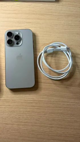 iPhone 16 pro (93% saúde da bateria)