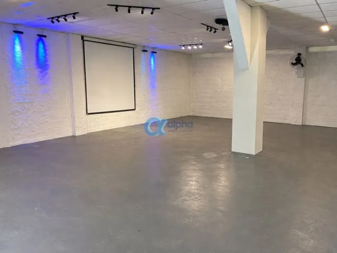 Locação Galpão de 225m² - Locação incluso condomínio, água e internet - Quissamã - Petrópo