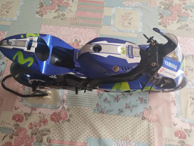 Moto Yamaha VR 46 Valentino Rossi 1/4 altaya 