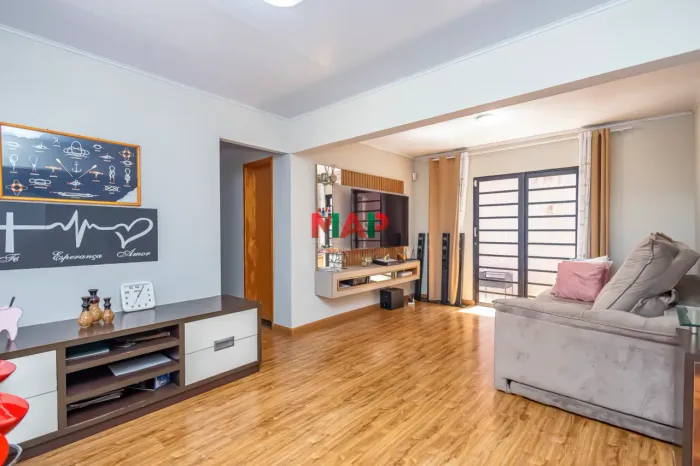 CASA COM 3 DORMITÓRIOS, PRÓXIMO AO HOSP. VETERINARIO MUNICIPAL, NO TABOÃO!