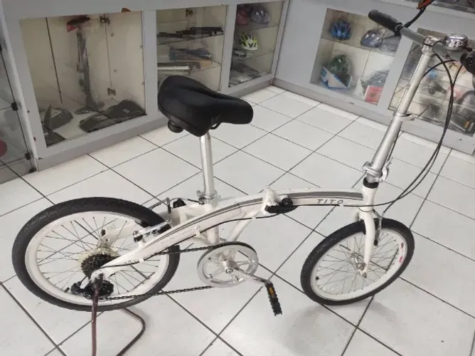 Bicicleta Dobrável aro 20" Alumínio modelo TO GO 20 damarca Tito usada em estado de nova.