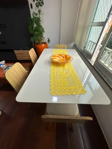 Mesa retangular com 4 cadeiras