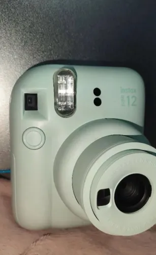 Câmera instax mini 12 (a mais recente)