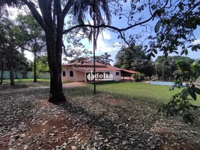 Chácara com 4 quartos sendo 1 suíte disponível para locação no bairro Mansões do Aeroporto