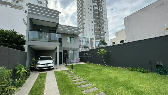 Casa com 4 quartos, Centro - Itajaí