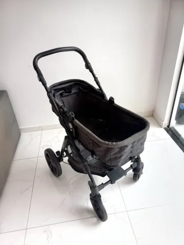 Carrinho de bebê Cosco 2 em 1 seminovo