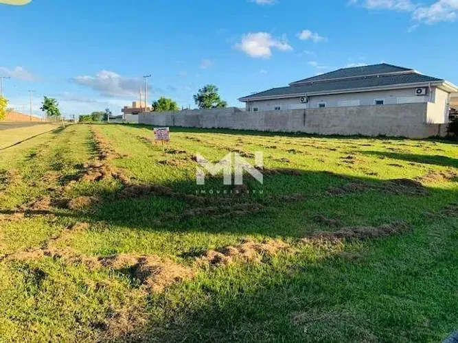 Terreno à venda no Condomínio Fazenda Palmeiras Imperiais em Salto/SP.