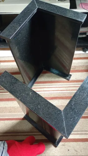 Pé de mesa em granito Preto São Gabriel 