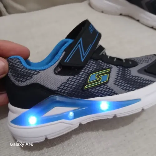 Tenis Skechers Tri Namics infantil 25