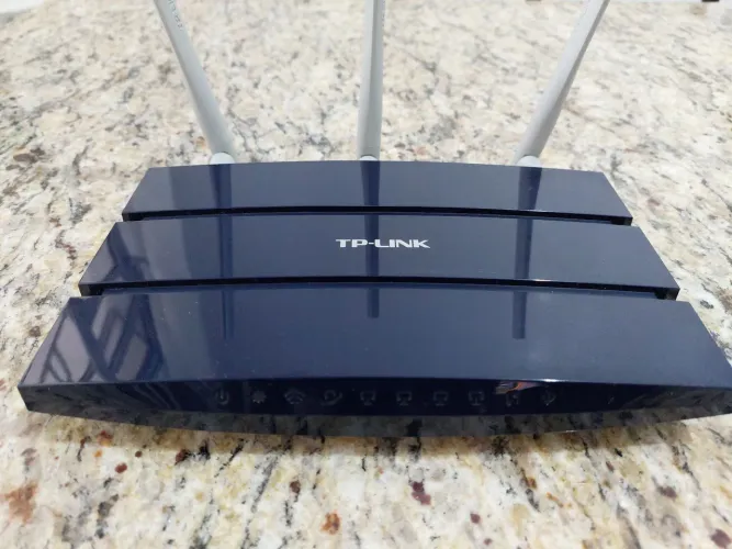 Roteador wireless gigabit TP-LINK TL-WR1043ND VER. 3.0 com seis portas e controle por app