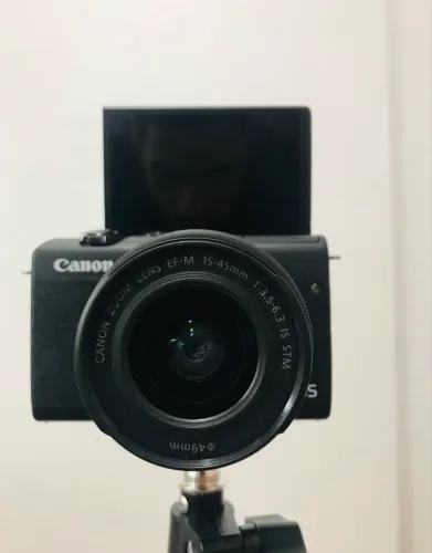 Canon EOS M200