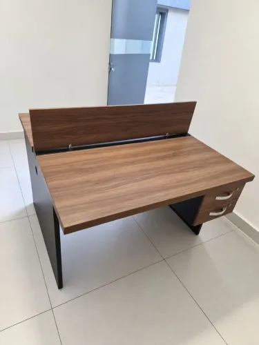 Mesa escritorio com divisoria