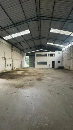 Imóvel para aluguel possui 360 metros quadrados em Marambaia - São Gonçalo - RJ
