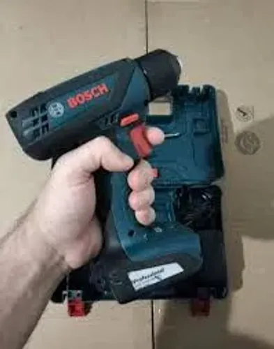 Furadeira Bosch bateria 12 volts modelo GSR1000