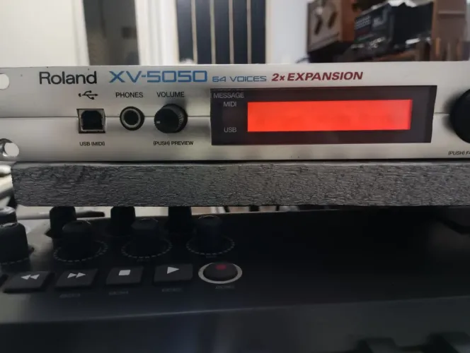 ROLAND XV 5050. Único a venda no Brasil