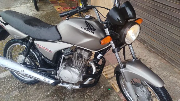 Titan extra. Vendo ou troco por mais nova